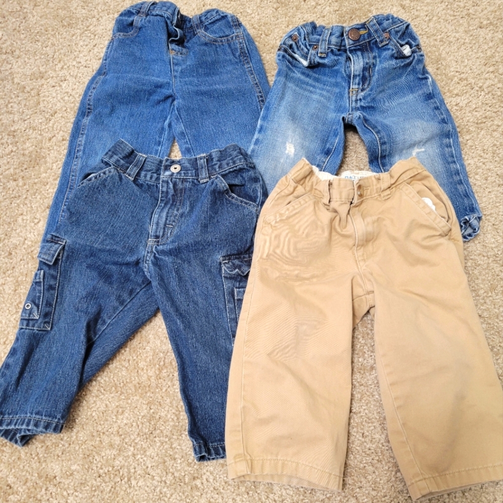 4 pairs of pants size 18m